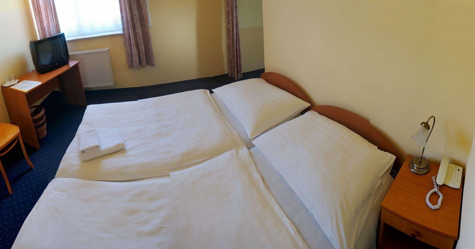 Corvin Hotel ジュール エクステリア 写真