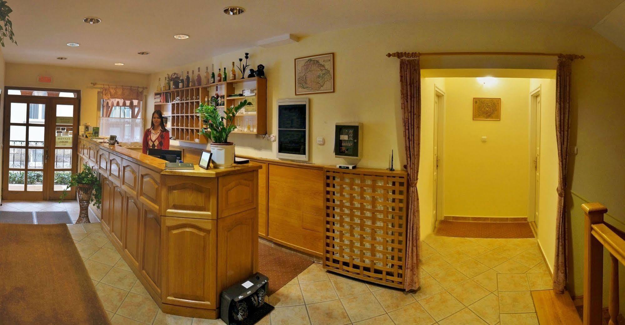 Corvin Hotel ジュール エクステリア 写真