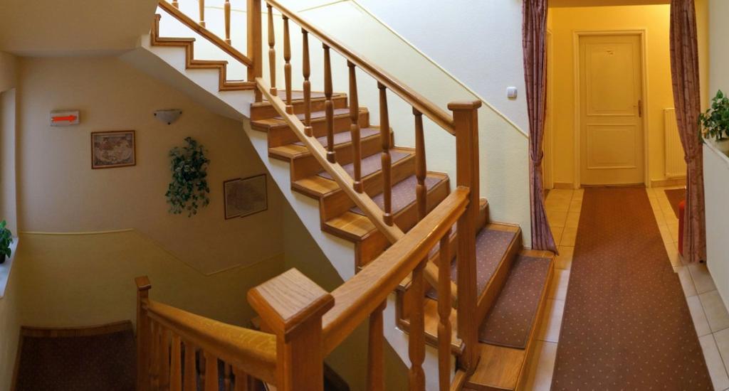 Corvin Hotel ジュール エクステリア 写真